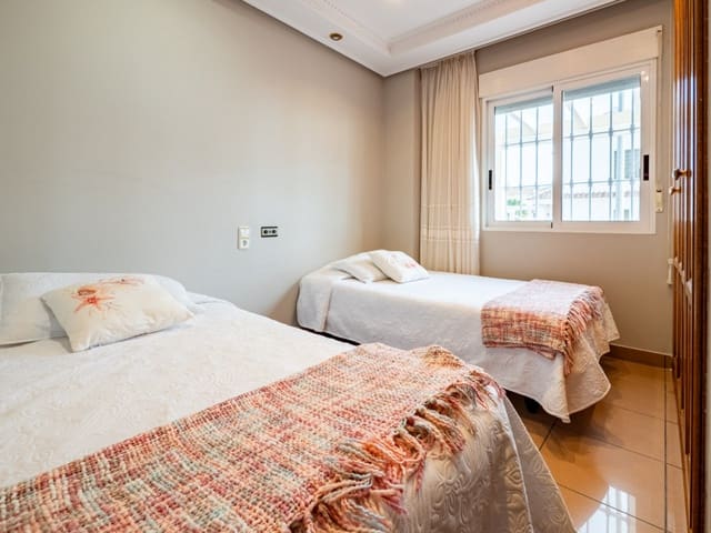 5 quarto Moradia para venda em Torrevieja com piscina - 549 000 € (Ref: 9318613)