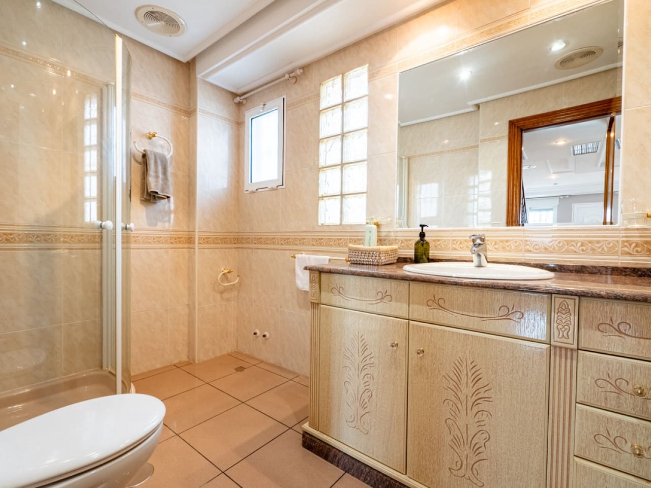 5 bedroom Villa for sale in Torrevieja with pool - € 549,000 (Ref: 9318613)