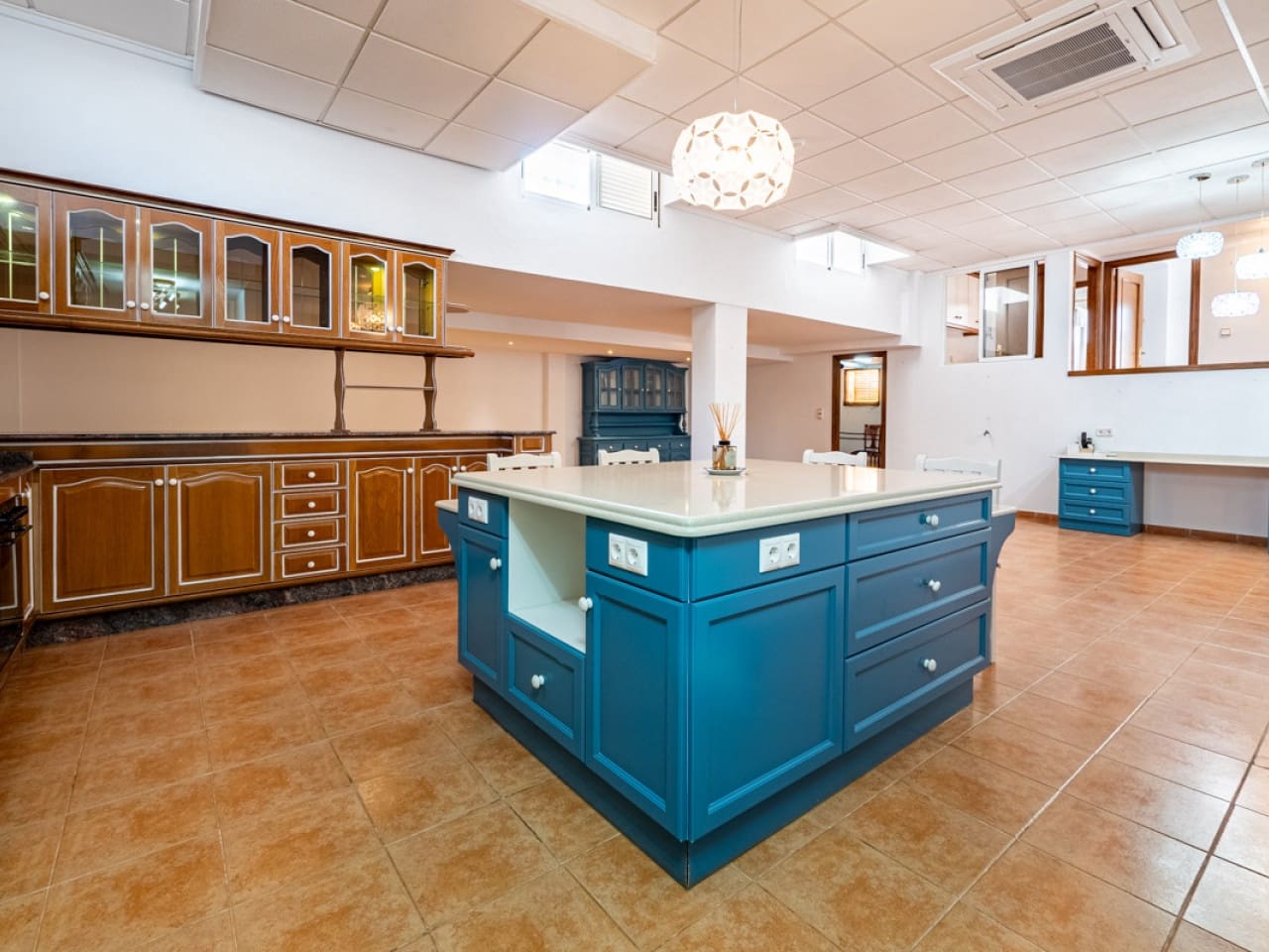 5 bedroom Villa for sale in Torrevieja with pool - € 549,000 (Ref: 9318613)