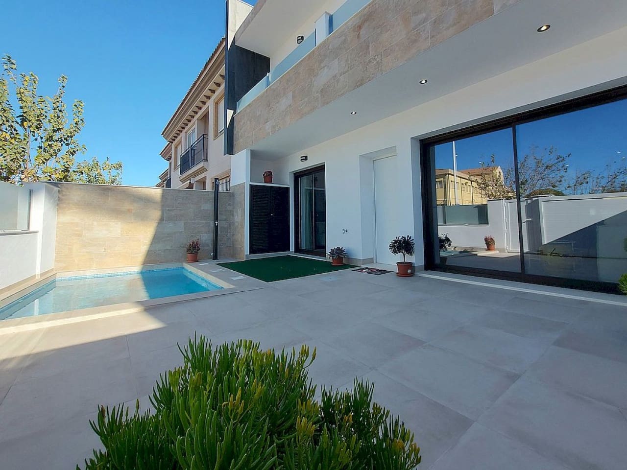 3 soveværelse Byhus til salg i San Pedro del Pinatar med swimmingpool - € 419.900 (Ref: 9318623)