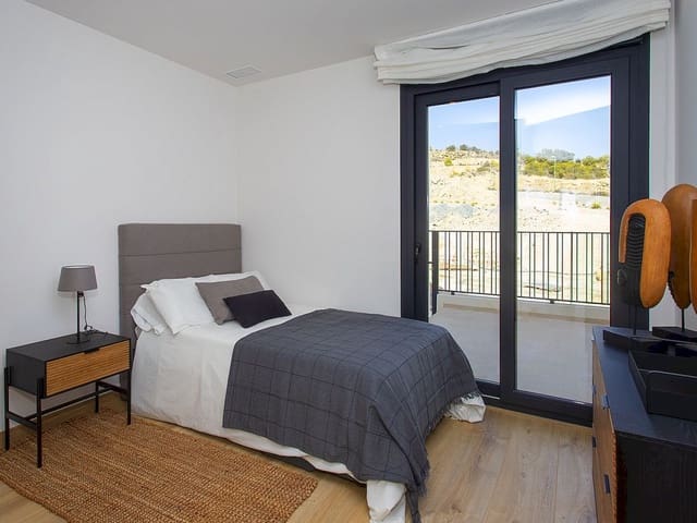 3 soveværelse Byhus til salg i Monforte del Cid med swimmingpool - € 330.000 (Ref: 9318631)