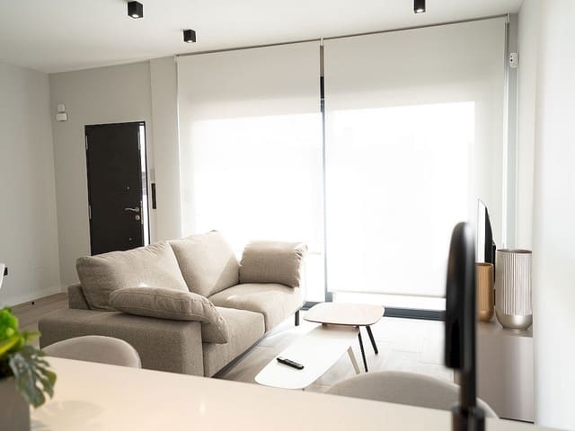 3 soverom Rekkehus til salgs i Punta Prima, Orihuela med svømmebasseng - € 370 000 (Ref: 9318643)