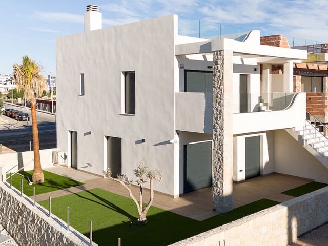 3 soverom Rekkehus til salgs i Punta Prima, Orihuela med svømmebasseng - € 370 000 (Ref: 9318643)