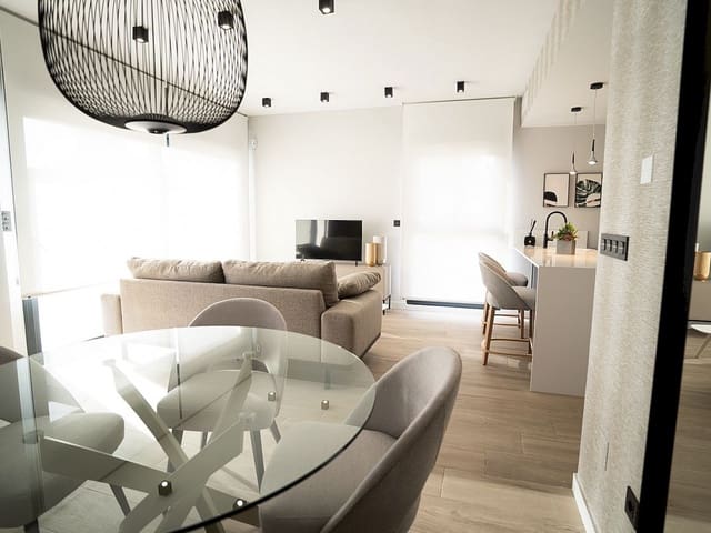 3 soverom Rekkehus til salgs i Punta Prima, Orihuela med svømmebasseng - € 370 000 (Ref: 9318643)