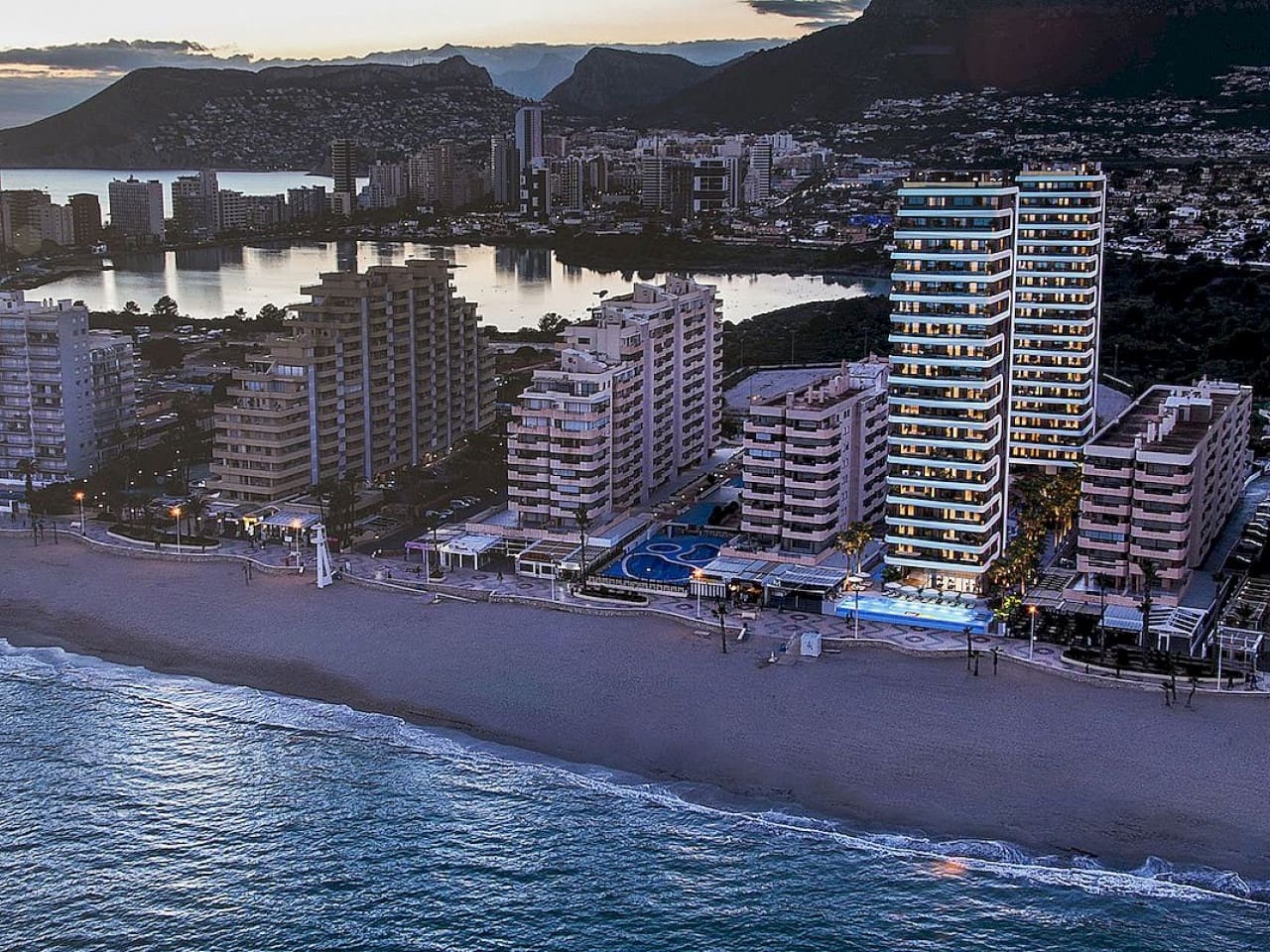 2 bedroom Apartment for sale in Calpe / Calp with pool - € 628,000 (Ref: 9318653)