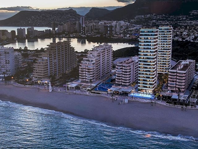 2 bedroom Apartment for sale in Calpe / Calp with pool - € 628,000 (Ref: 9318653)