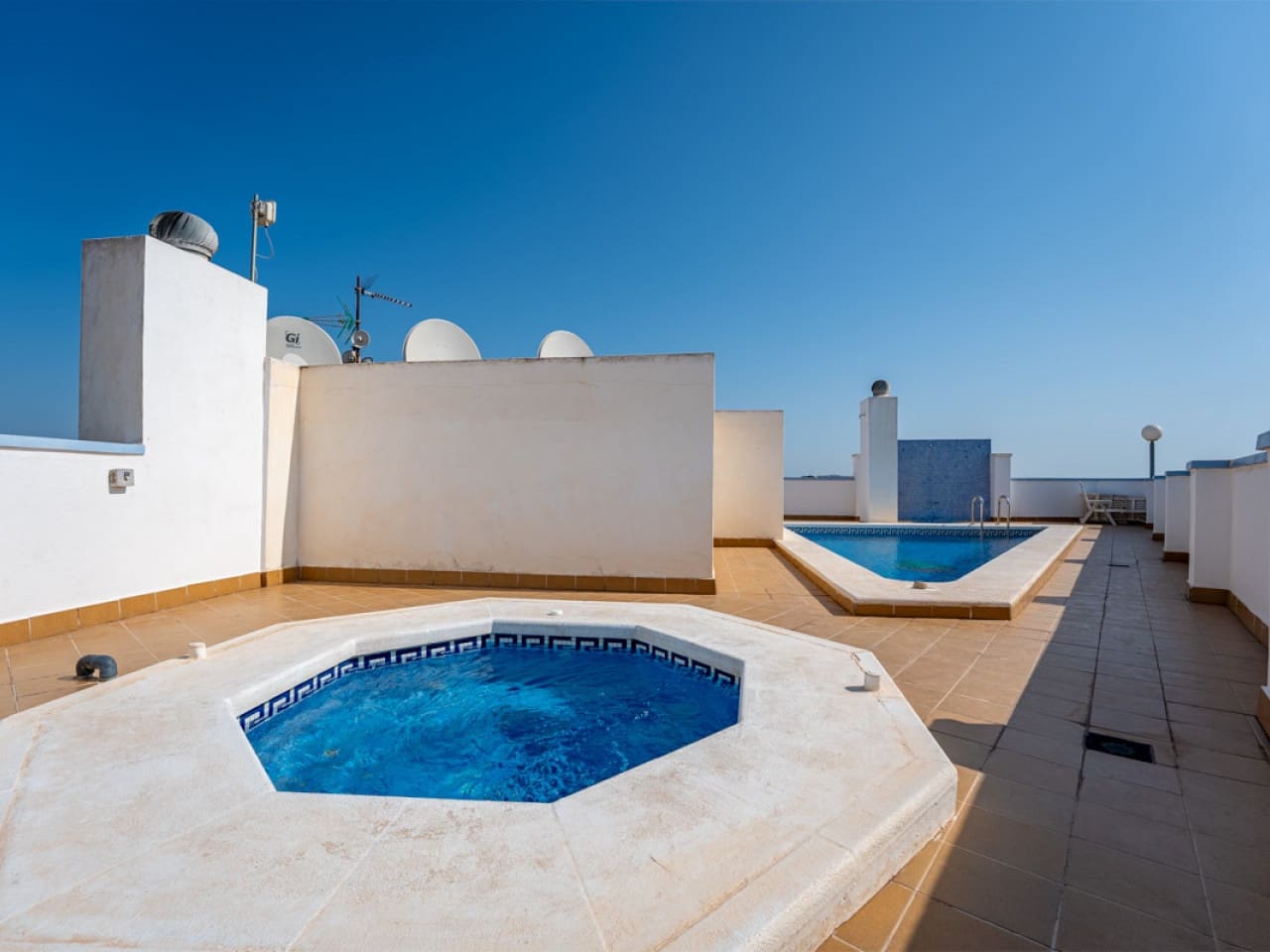 2 sovrum Lägenhet till salu i Los Montesinos med pool - 109 900 € (Ref: 9318659)