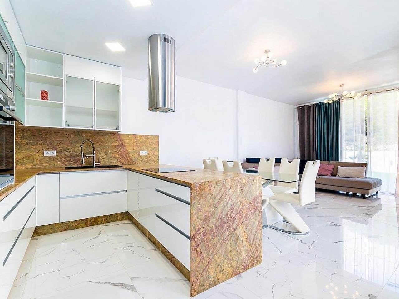 3 bedroom Villa for sale in Villamartin with pool - € 310,000 (Ref: 9318661)