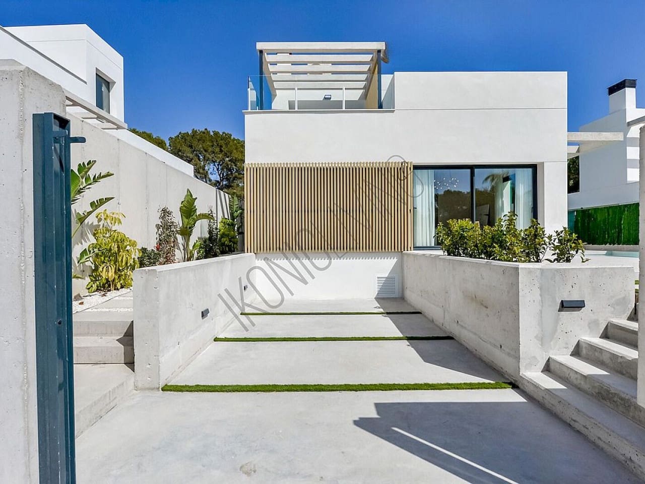 3 bedroom Villa for sale in Benidorm with pool - € 790,000 (Ref: 9318672)