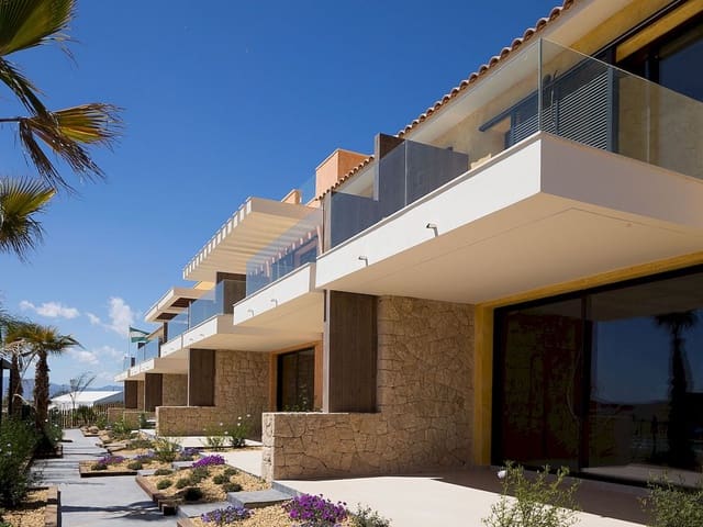 2 soveværelse Byhus til salg i Cuevas del Almanzora med swimmingpool - € 300.000 (Ref: 9318716)