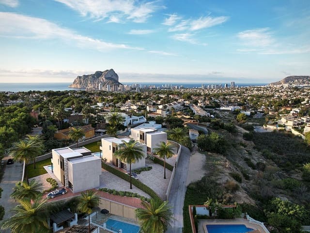 3 soveværelse Villa til salg i Calpe / Calp med swimmingpool - € 925.000 (Ref: 9318731)