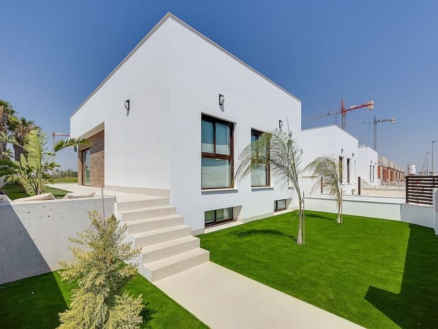 4 soverom Villa til salgs i Los Alcázares med svømmebasseng - € 685 000 (Ref: 9318764)