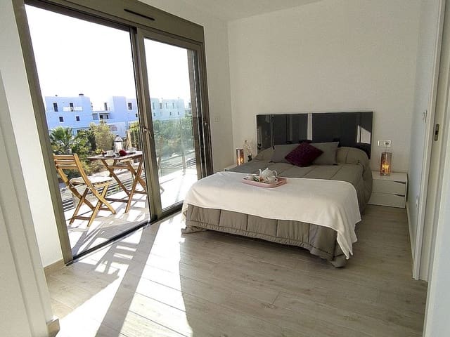 3 quarto Moradia para venda em Villamartin, Orihuela com piscina - 669 900 € (Ref: 9318766)