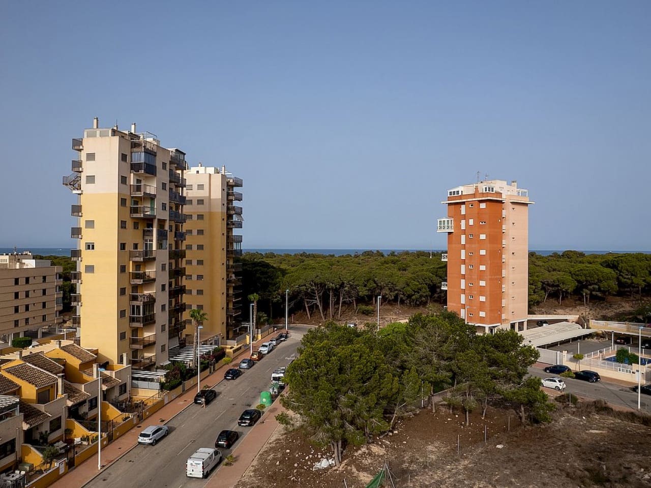 2 bedroom Apartment for sale in Guardamar del Segura with pool - € 369,500 (Ref: 9318771)