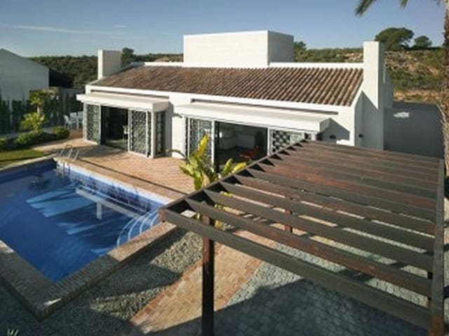 4 soverom Villa til salgs i La Peraleja Golf Resort, Murcia by med svømmebasseng - € 625 000 (Ref: 9318786)