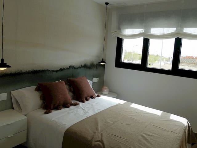 3 quarto Moradia em Banda para venda em Pilar de la Horadada com piscina - 285 000 € (Ref: 9318795)