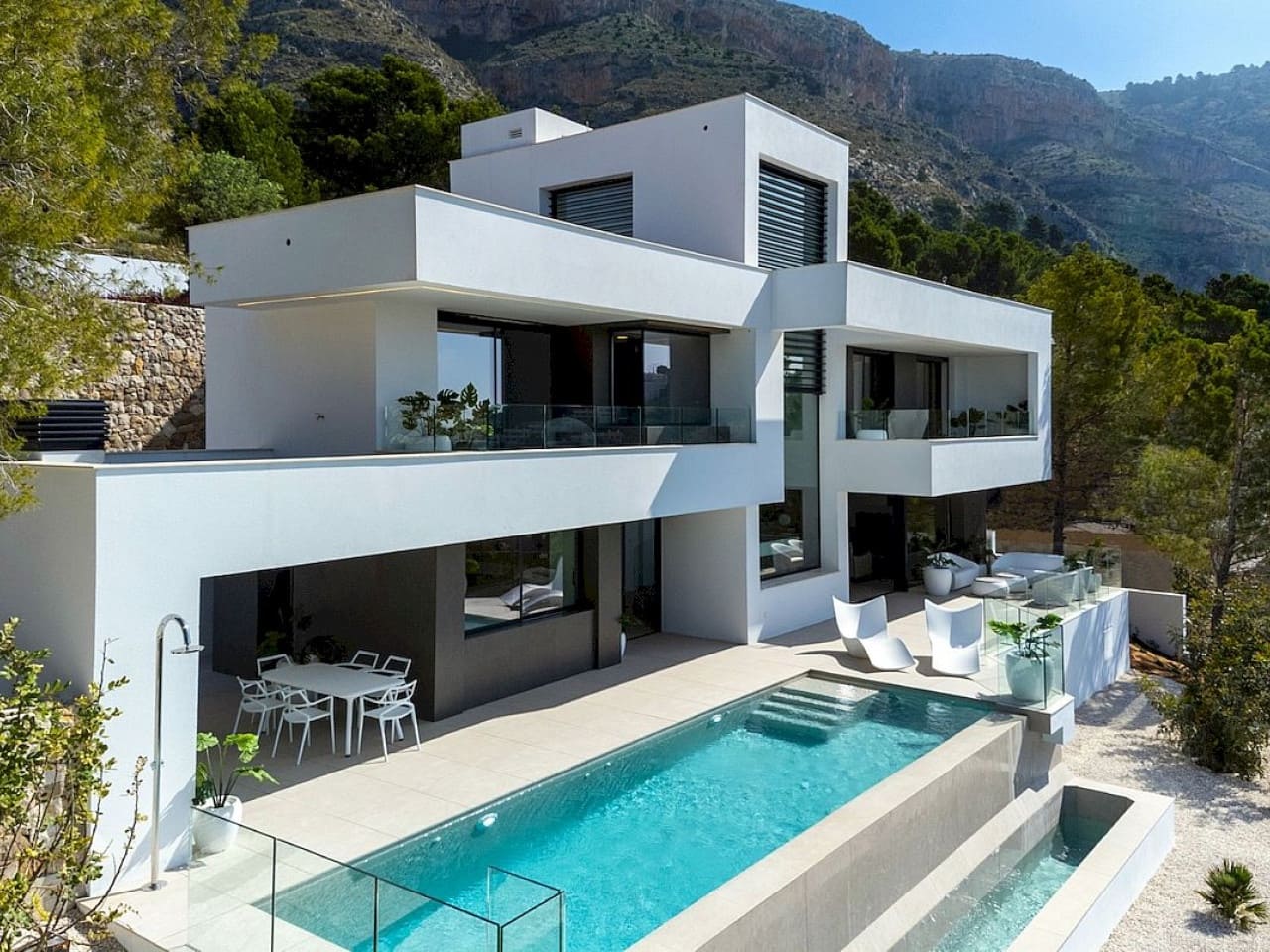 4 bedroom Villa for sale in Altea with pool - € 2,135,000 (Ref: 9318819)