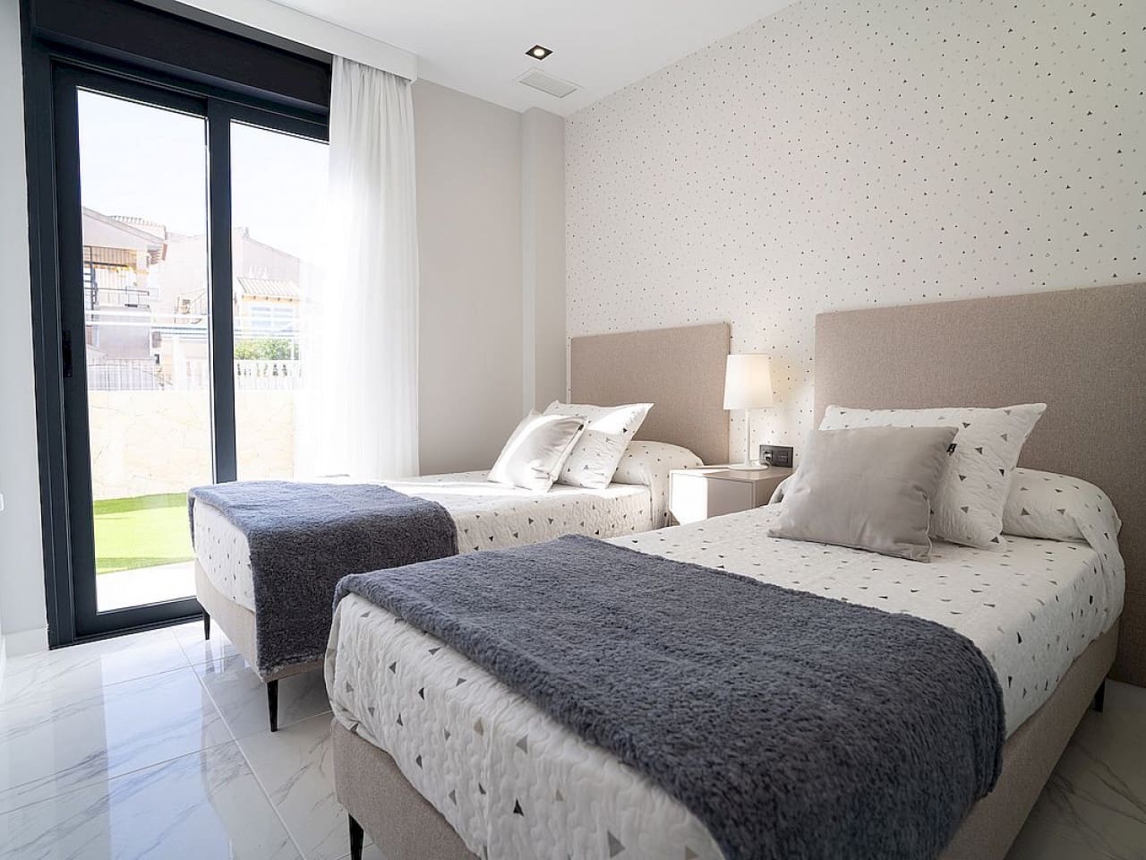 3 soveværelse Rækkehus til salg i Pilar de la Horadada med swimmingpool - € 365.000 (Ref: 9318822)