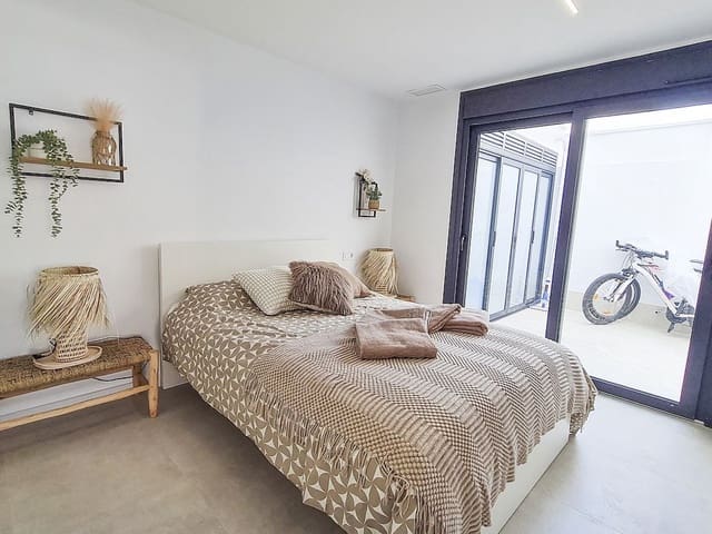 3 soveværelse Villa til salg i San Pedro del Pinatar med swimmingpool - € 439.000 (Ref: 9318825)