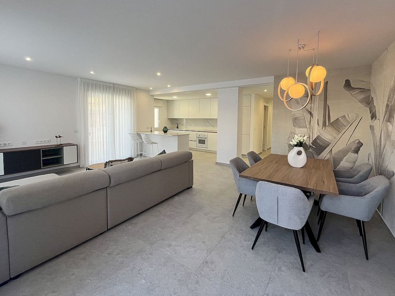 3 makuuhuone Huoneisto myytävänä paikassa Torrevieja mukana uima-altaan - 350 000 € (Ref: 9318829)