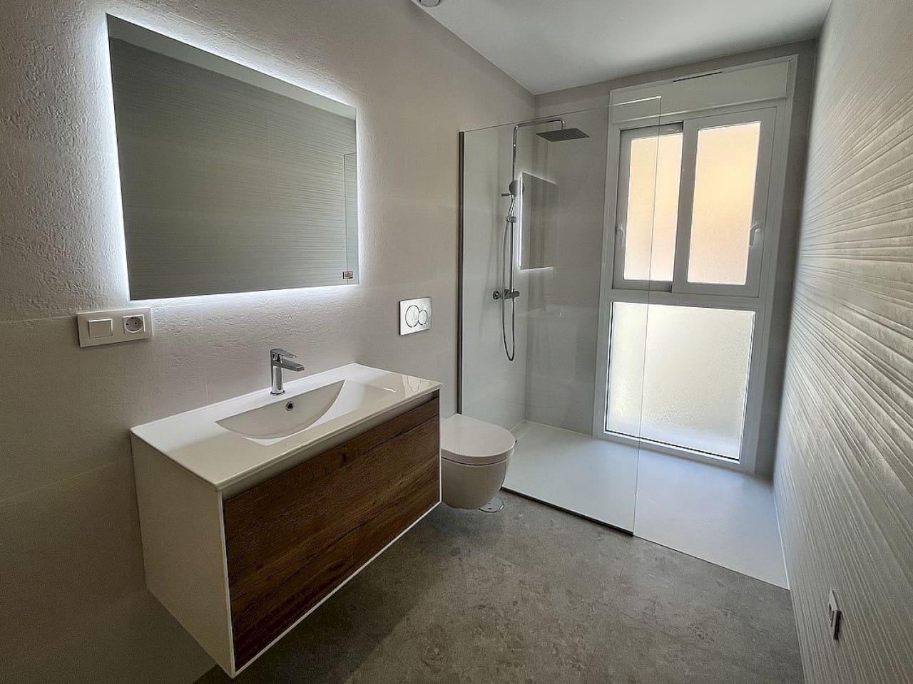 3 makuuhuone Huoneisto myytävänä paikassa Torrevieja mukana uima-altaan - 350 000 € (Ref: 9318829)