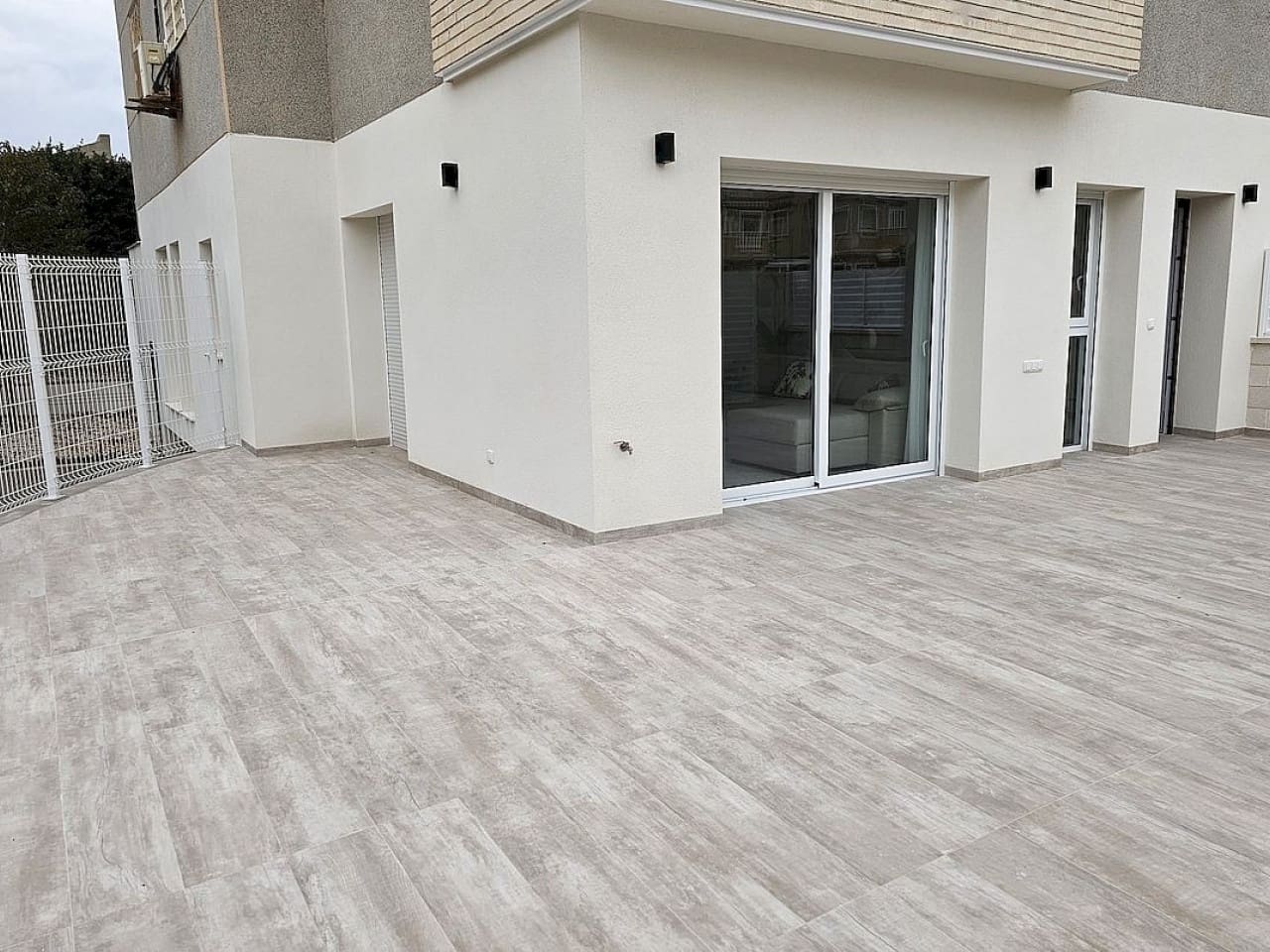 3 makuuhuone Huoneisto myytävänä paikassa Torrevieja mukana uima-altaan - 350 000 € (Ref: 9318829)