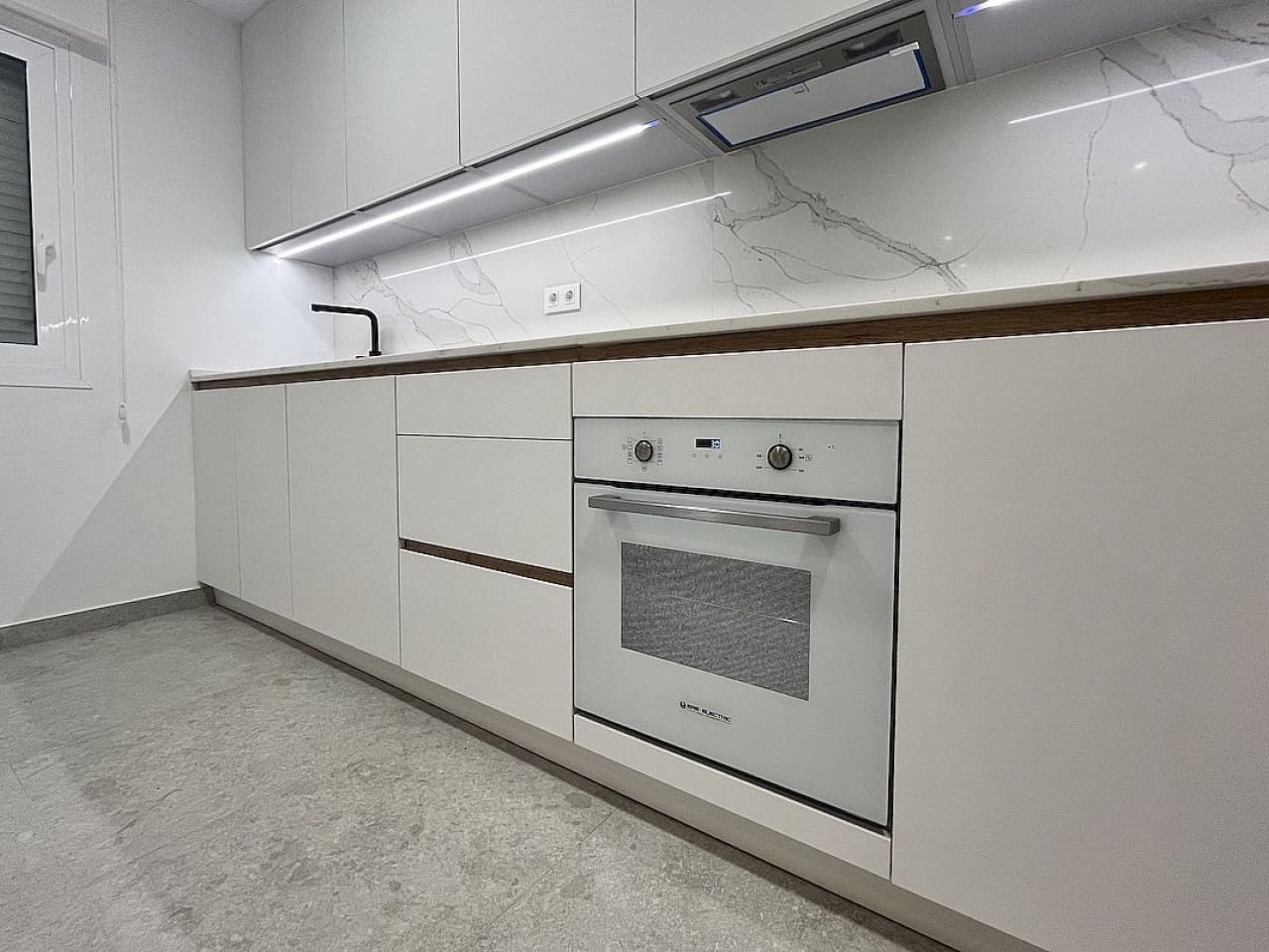 3 makuuhuone Huoneisto myytävänä paikassa Torrevieja mukana uima-altaan - 350 000 € (Ref: 9318829)