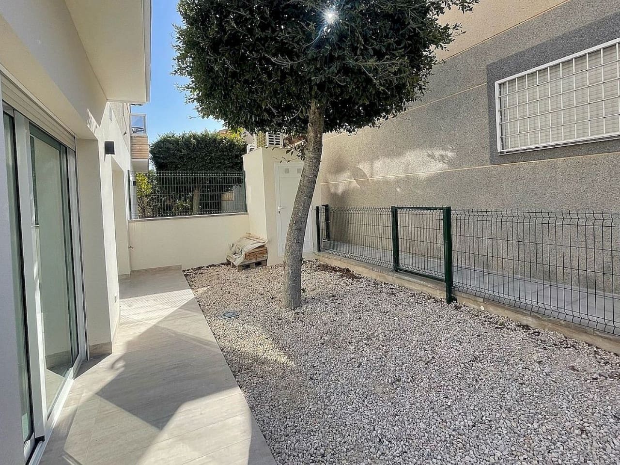 3 makuuhuone Huoneisto myytävänä paikassa Torrevieja mukana uima-altaan - 350 000 € (Ref: 9318829)