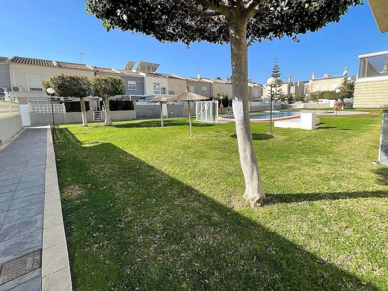 3 makuuhuone Huoneisto myytävänä paikassa Torrevieja mukana uima-altaan - 350 000 € (Ref: 9318829)