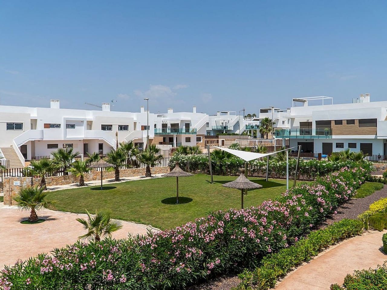 2 soveværelse Villa til salg i Los Montesinos med swimmingpool - € 309.900 (Ref: 9318885)