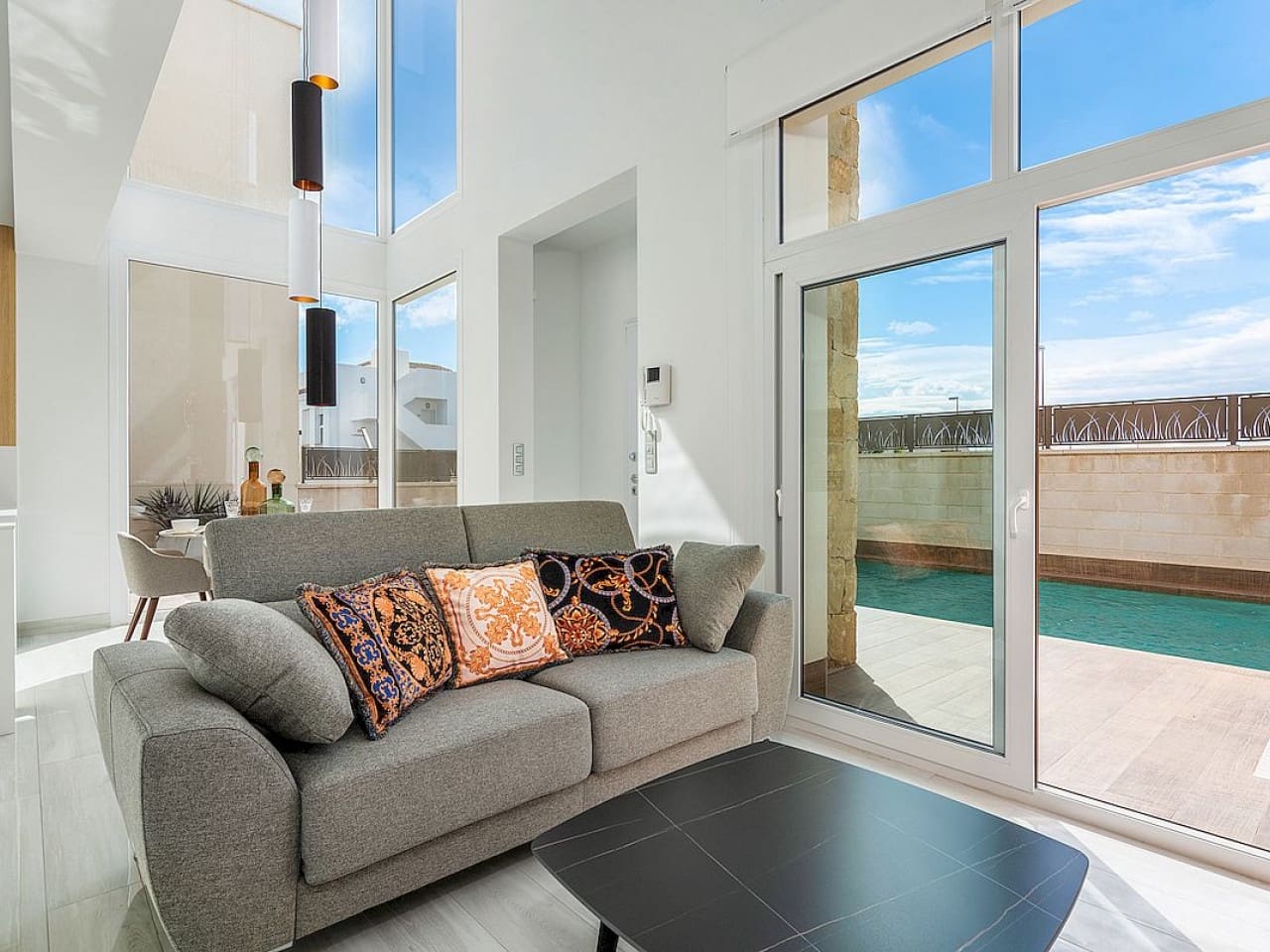 5 quarto Moradia para venda em Los Montesinos com piscina - 780 000 € (Ref: 9318980)