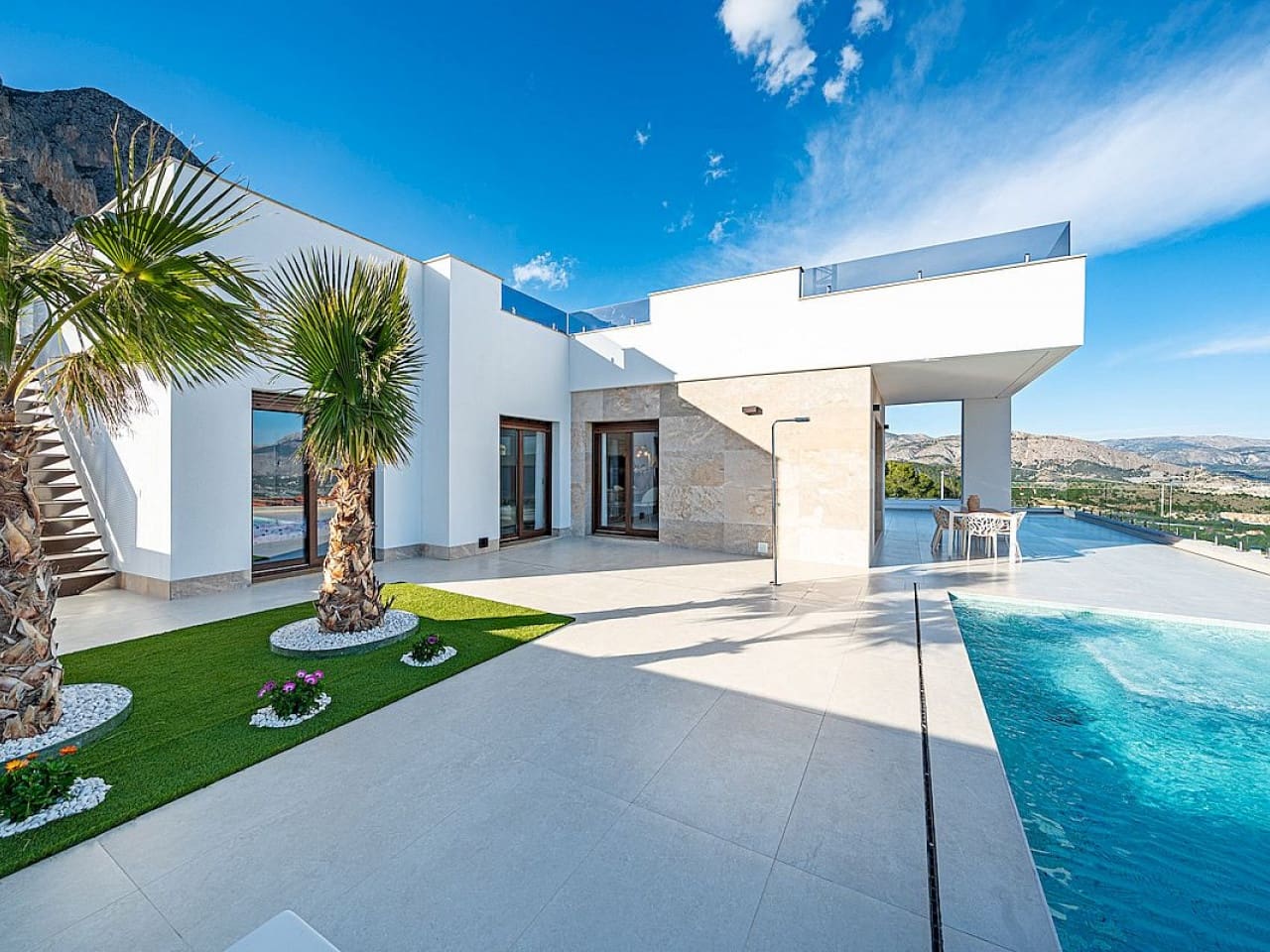 Chalet de 3 habitaciones en Polop en venta con piscina - 659.000 € (Ref: 9318989)