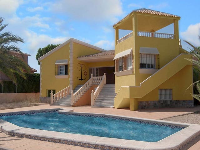 3 soveværelse Villa til salg i La Manga del Mar Menor med swimmingpool - € 780.000 (Ref: 9318997)