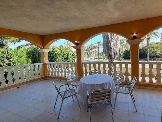 3 soveværelse Villa til salg i La Manga del Mar Menor med swimmingpool - € 780.000 (Ref: 9318997)