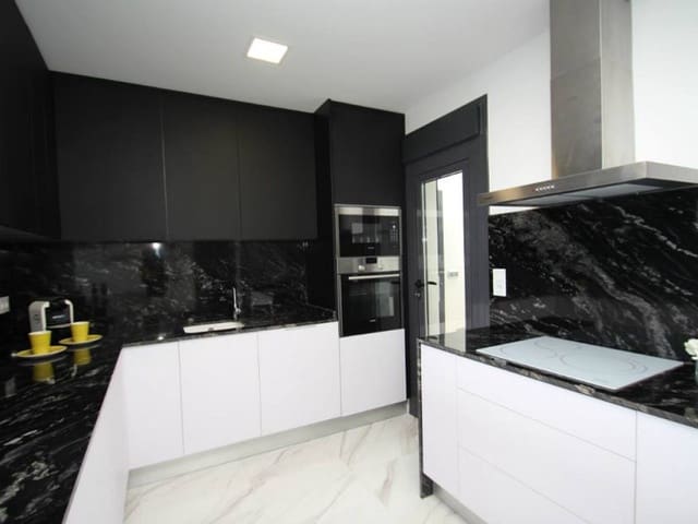 3 quarto Moradia para venda em San Miguel de Salinas com piscina - 1 250 000 € (Ref: 9319012)