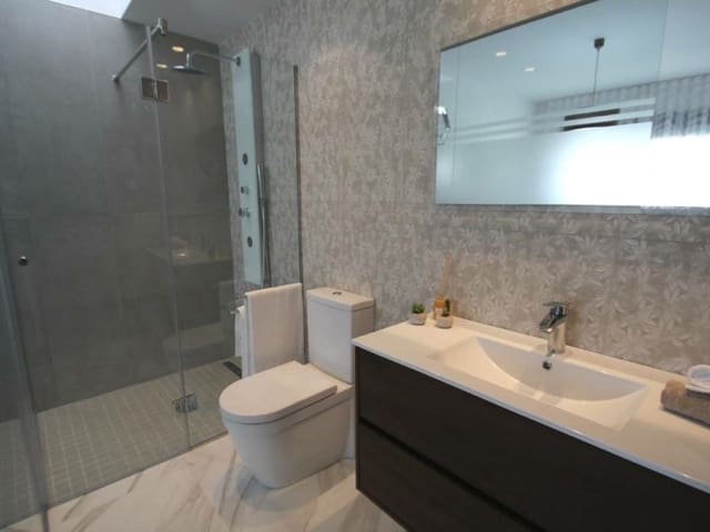 3 quarto Moradia para venda em San Miguel de Salinas com piscina - 1 250 000 € (Ref: 9319012)