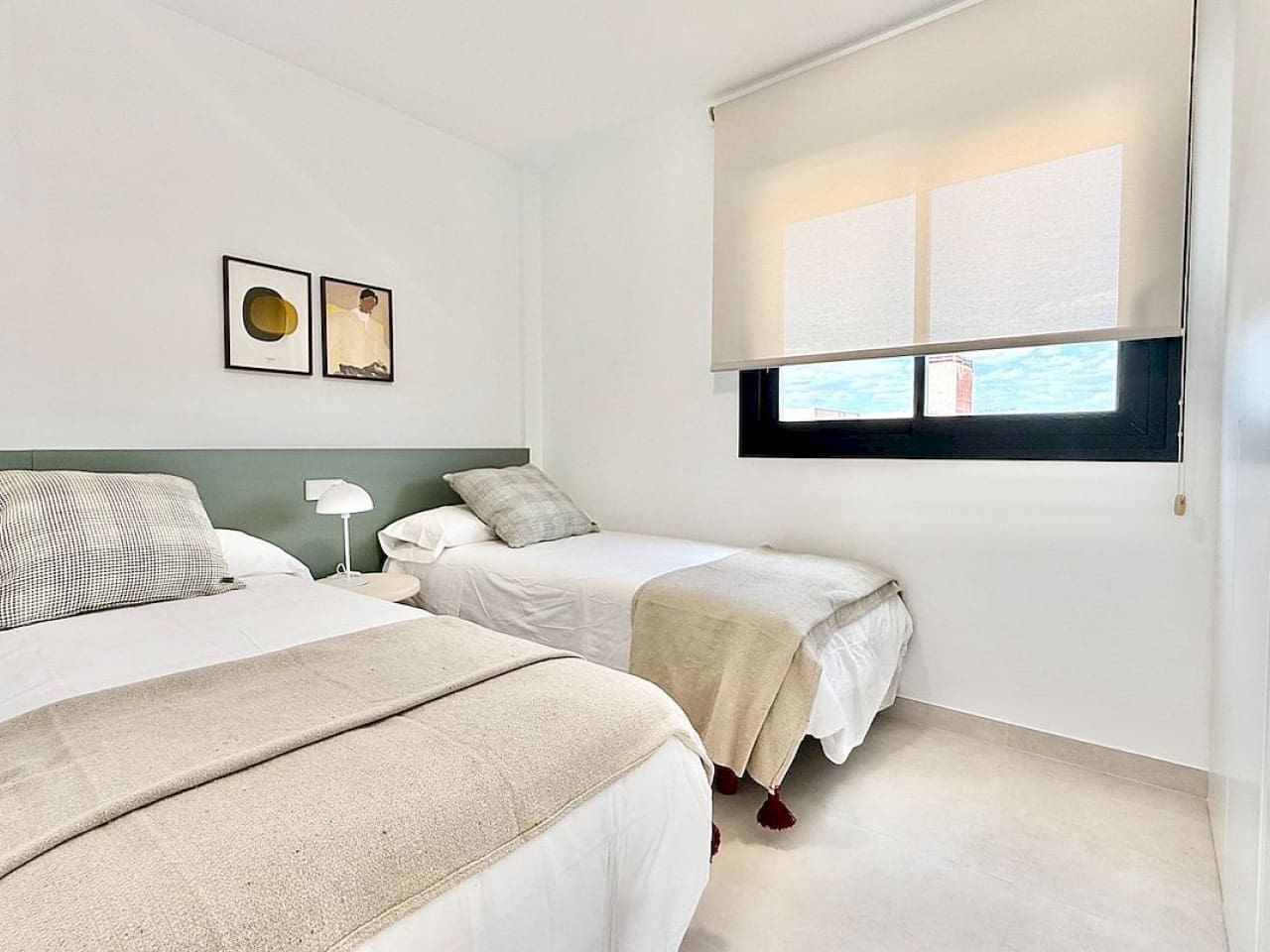 2 soveværelse Byhus til salg i Cox med swimmingpool - € 219.000 (Ref: 9319021)