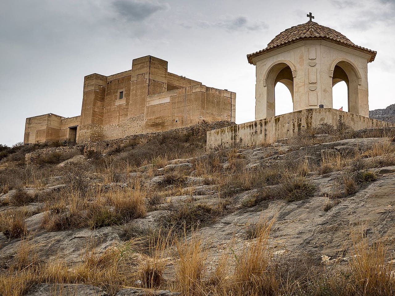 2 soveværelse Byhus til salg i Cox med swimmingpool - € 219.000 (Ref: 9319021)