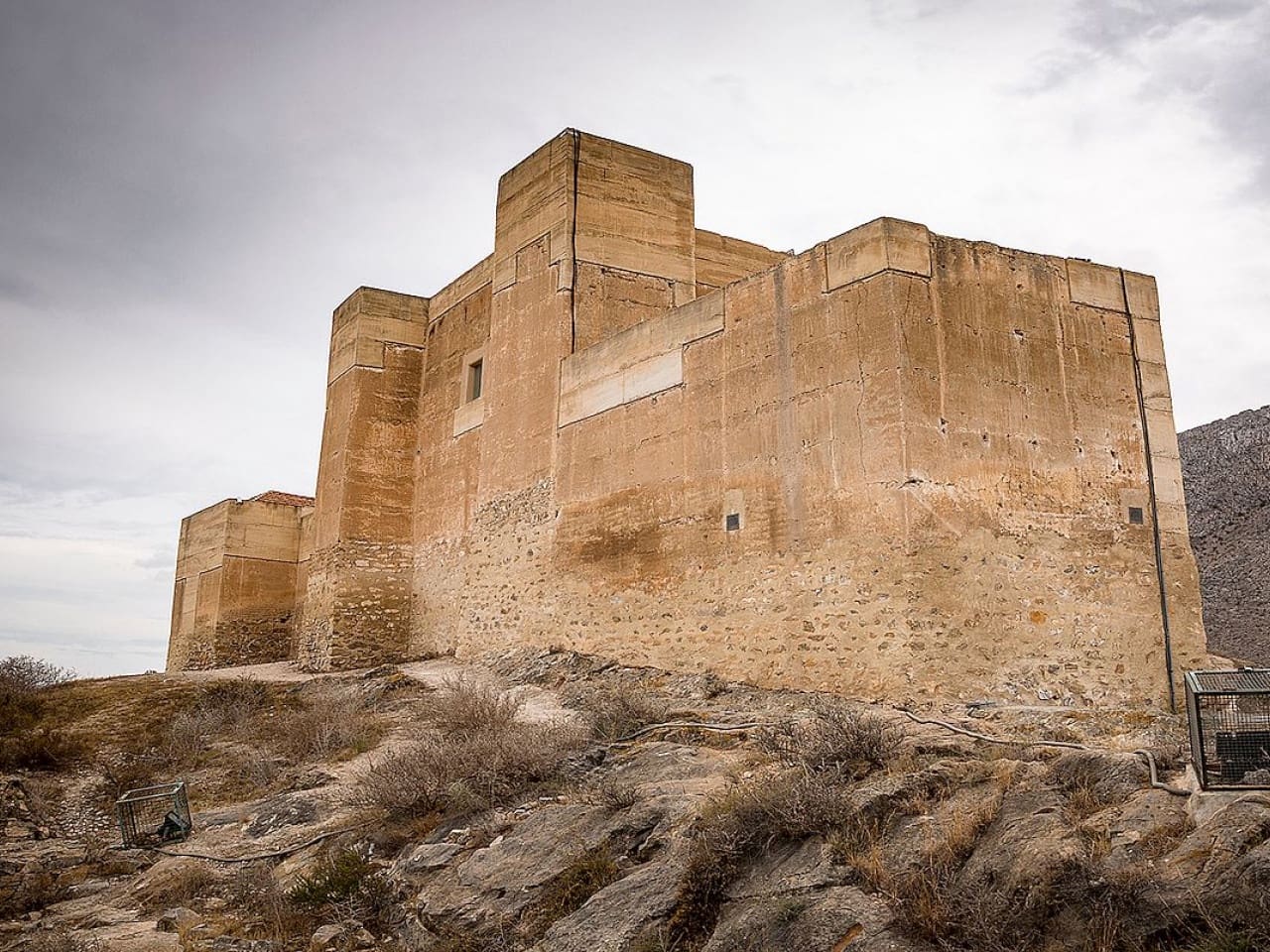 2 soveværelse Byhus til salg i Cox med swimmingpool - € 219.000 (Ref: 9319021)