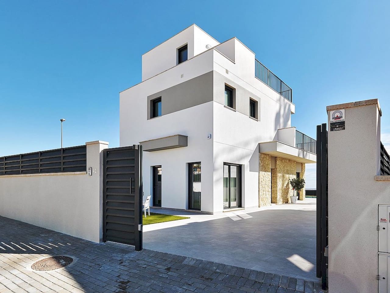 3 bedroom Villa for sale in San Miguel de Salinas with pool - € 1,000,000 (Ref: 9319025)