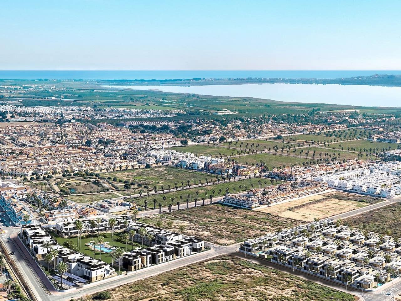 2 soverom Rekkehus til salgs i Ciudad Quesada med svømmebasseng - € 279 000 (Ref: 9319027)