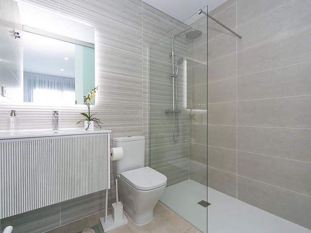 2 makuuhuone Rivitalo myytävänä paikassa Los Balcones mukana uima-altaan - 305 000 € (Ref: 9319037)