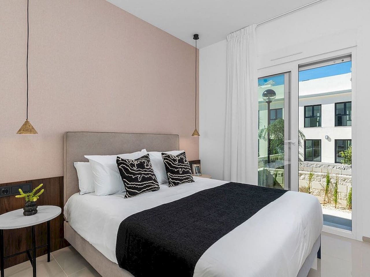 2 slaapkamer Rijtjeshuis te koop in Pueblo Bravo met zwembad - € 314.000 (Ref: 9319065)