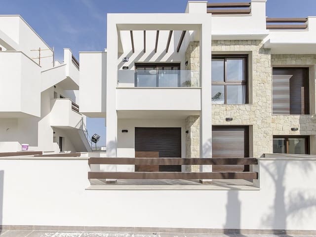 3 makuuhuone Rivitalo myytävänä paikassa Los Balcones mukana uima-altaan - 325 000 € (Ref: 9319085)