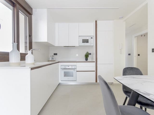 3 makuuhuone Rivitalo myytävänä paikassa Los Balcones mukana uima-altaan - 325 000 € (Ref: 9319085)