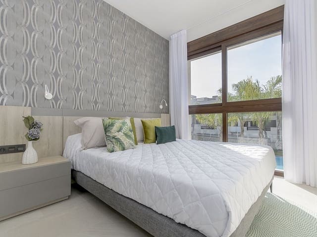 3 makuuhuone Rivitalo myytävänä paikassa Los Balcones mukana uima-altaan - 325 000 € (Ref: 9319085)