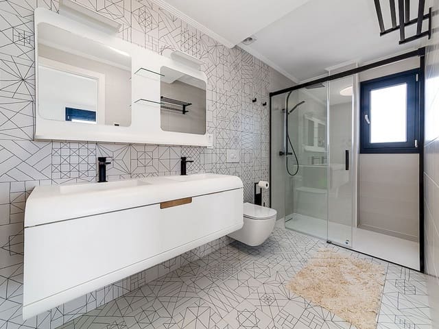 4 soverom Villa til salgs i Cabo Cervera, Torrevieja med svømmebasseng - € 990 000 (Ref: 9319117)