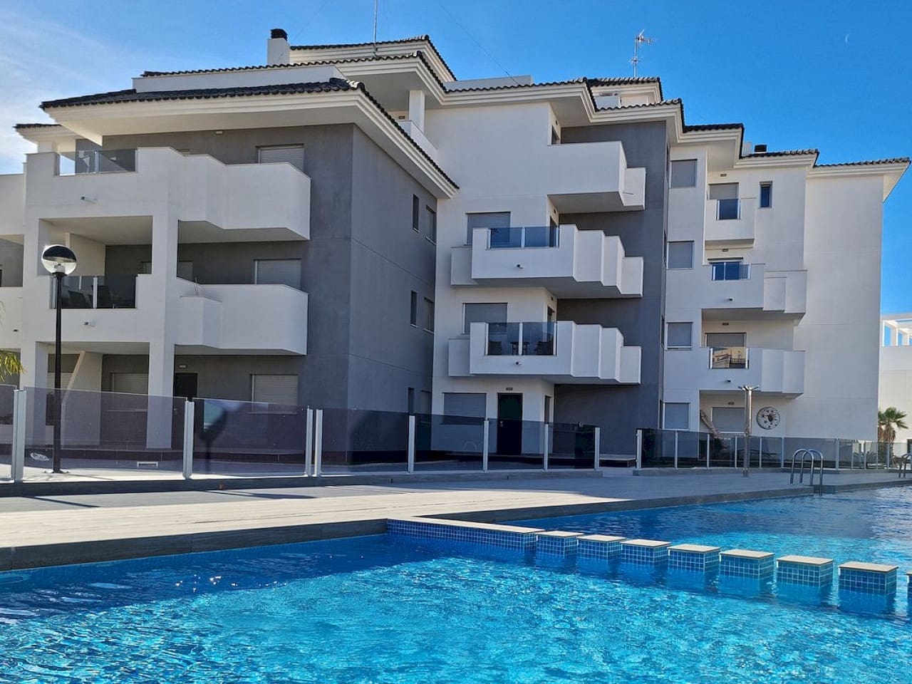 2 soveværelse Penthouse til salg i Filipinas med swimmingpool - € 295.000 (Ref: 9319135)