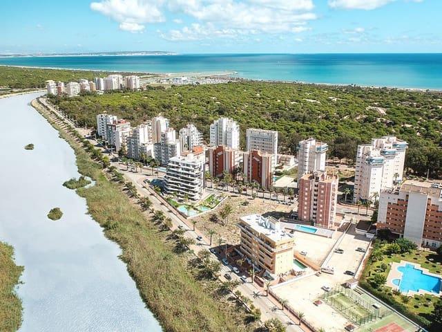 2 bedroom Penthouse for sale in Guardamar del Segura with pool - € 449,000 (Ref: 9319139)