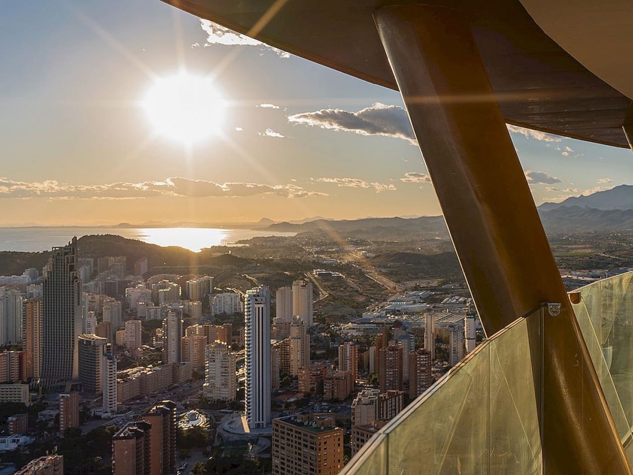 2 sypialnia Penthouse na sprzedaż w Benidorm z basenem - 1 170 000 € (Ref: 9319140)